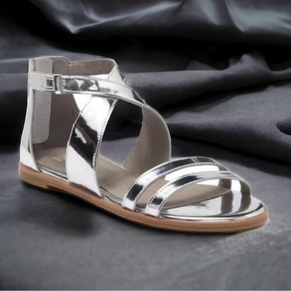 Eileen Fisher Silver Strappy Metallic Sandals 7 1/2 Silver 7.5 Leather Back Zip